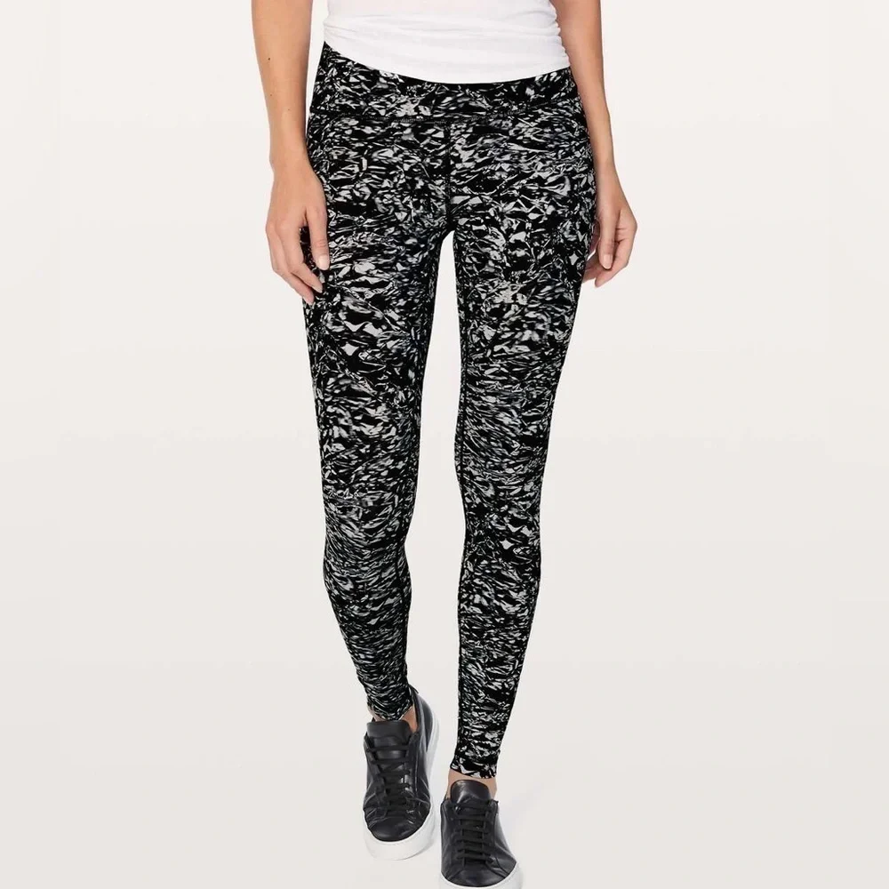 Lululemon Wunder Under Leggings Size 6 Black White Print High Rise Yoga Pants
